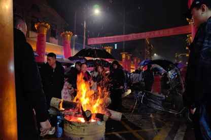 图为大家在烧火塔 基础医学院临床235陈雨欣 供图.jpg